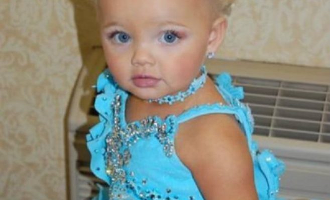 Помните ли момиченцето-кукла което родителите искаха да направят модел на 2 години? Ето как изглежда днес