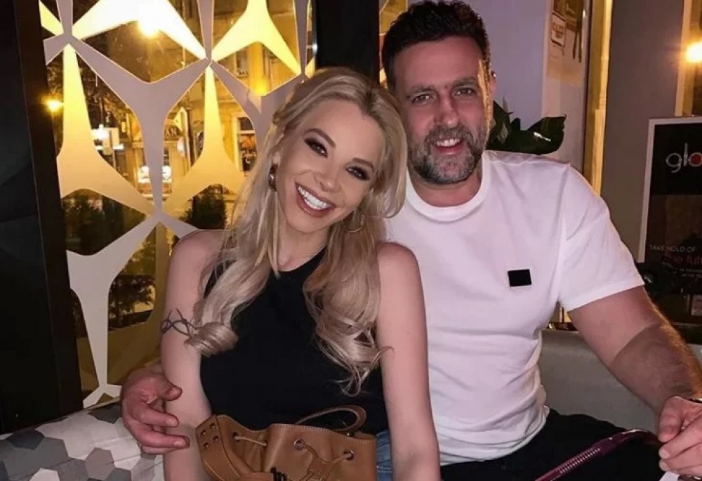 Емилия показа разкошната си спалня – ето и каква романтична изненада я чакаше там от Башур (Снимка)