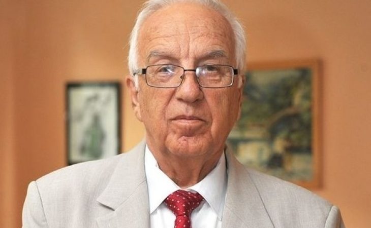 Мермерски: Ако пиете чаша топла вода с оцет и мед ще излекувате всички болести