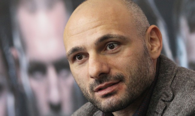 ММА боецът Стъки пак заплаши протестиращите