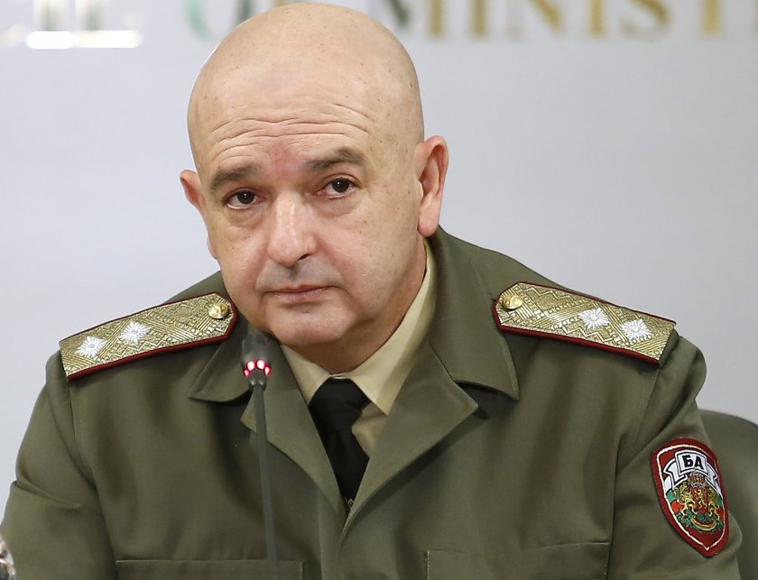 Намериха генерал Мутафчийски на плажа СНИМКИ