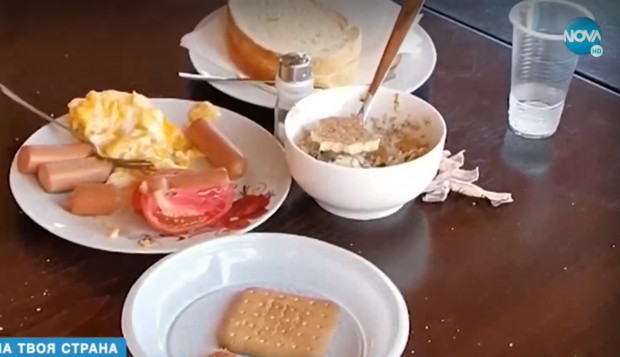 Мръсни стаи счупени шезлонги и кренвирши за закуска в 4-звезден хотел ВИДЕО