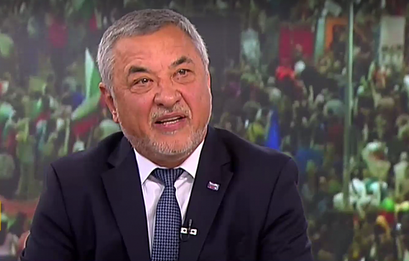 Валери Симеонов: Протестиращите са червени кхмери