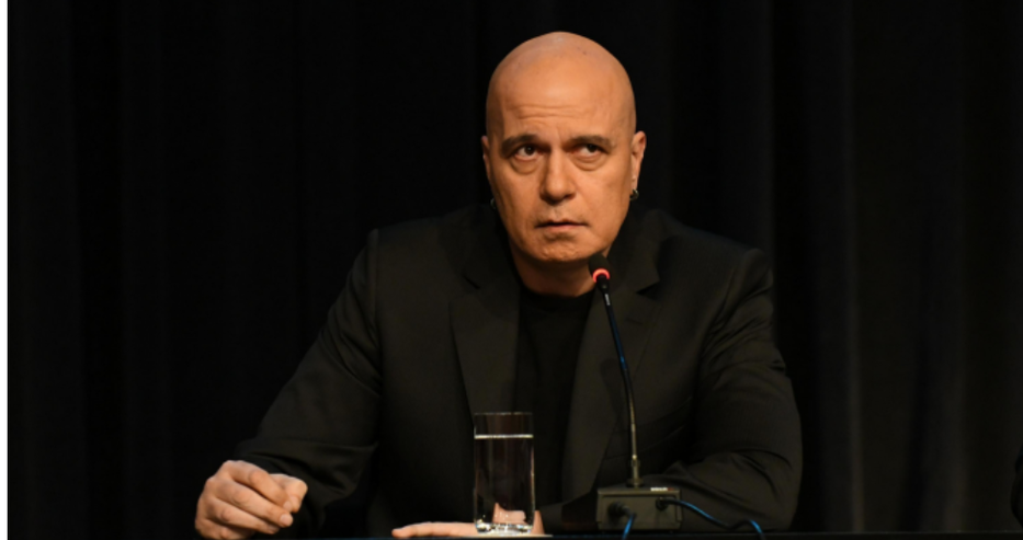 Слави: Две безскрупулни лъжи направиха така че да ми увисне мандибулата