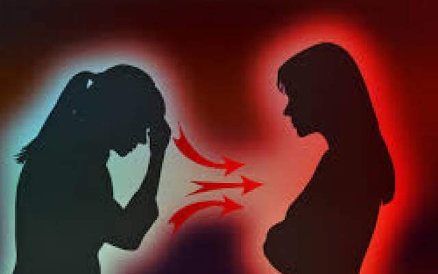 Човек който постоянно се оплаква отнема от жизнената ви енергия. Ето как да се предпазите от енергийните вампири