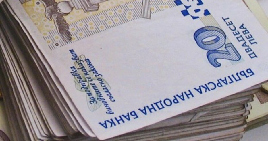 Помощта за децата от първи до осми клас вече ще е 300 лева