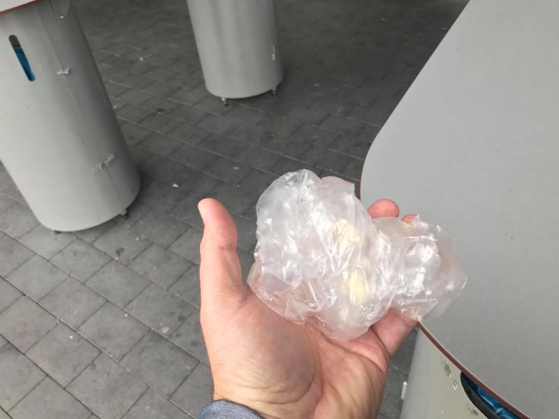 Боклукът който ти глупако не изхвърли в кофата