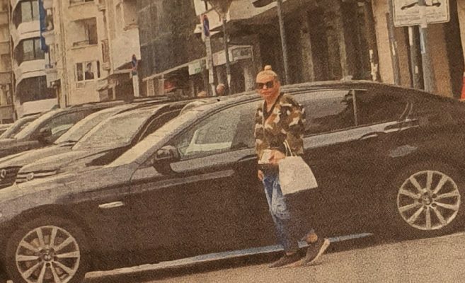 ДесиСлава се търкаля – певицата е отгледала огромно дупе и здрави баджаци (Папарашки снимки)