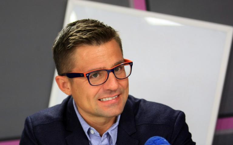 Двегодишният син на Андрей одра кожата на красивата си майка! Вижте дългокосия сладурко (Снимки)