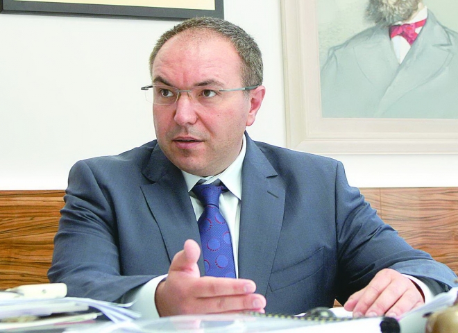 Проф. Ангелов в емоционално интервю: Не можем да продължаваме повече така!