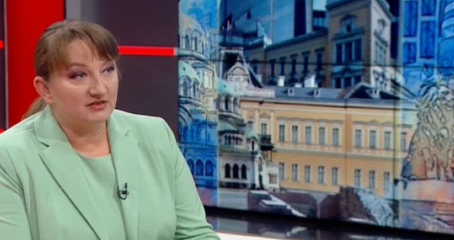 Социалният министър Деница Сачева: Правителството няма да подаде оставка защото имаме отговорност пред хората