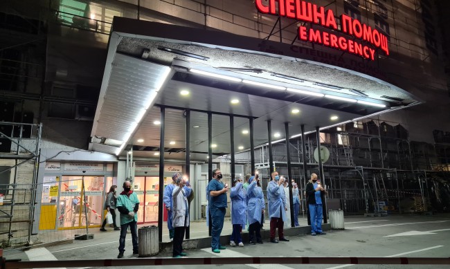 Съветите на “Пирогов”: Какво да правим при съмнения за COVID-19