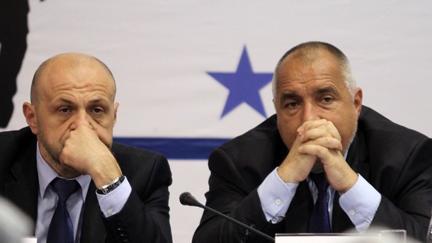 Отворено писмо до Дядо Мраз: подари огледало на Сачева