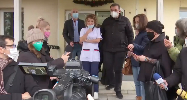 Ангелов обясни за буса за колбаси: Считам че не опаковката е важна а съдържанието