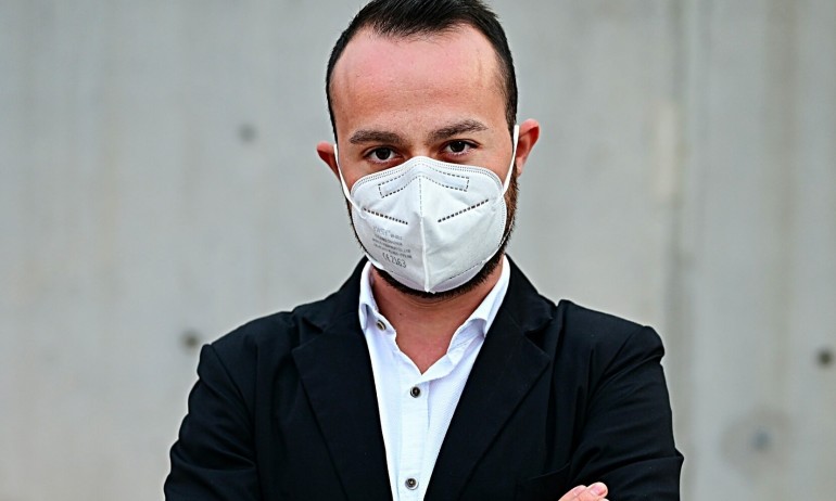 Учител изригна: Г-н Карбовски за разлика от Вас моята майка е горда с това