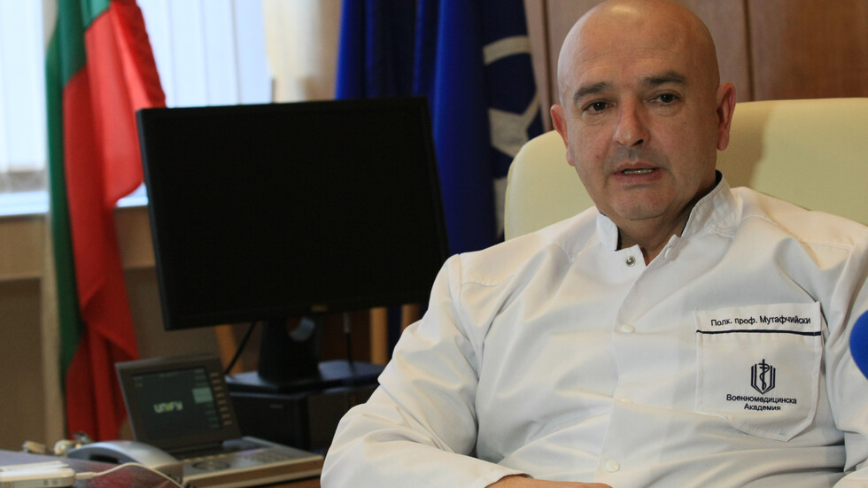 Ген. Мутафчийски: Ваксината ще ни върне прегръдката и целувката с нашите близки