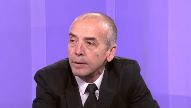 Доц. Мангъров за "новият опасен щам": Май почнаха яко да се гъбаркат с нас!