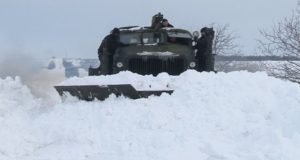 60-годишна съветска машина пробива снега