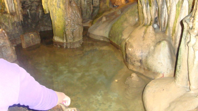 Езерото на желанията в пещерата
