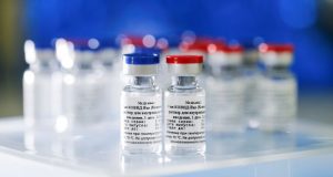 Русия мисли за всички: Започва тестове на по-лека ваксина "Спутник-лайт"!