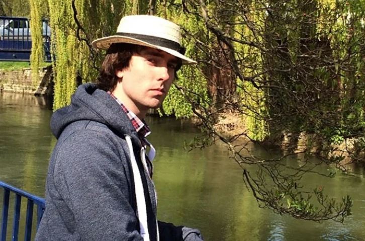 Даниел си взе малък апартамент отвори тайника в пода и изпадна в ужас!