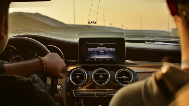 До 3 години затвор за екскурзия с автомобил до 9 места