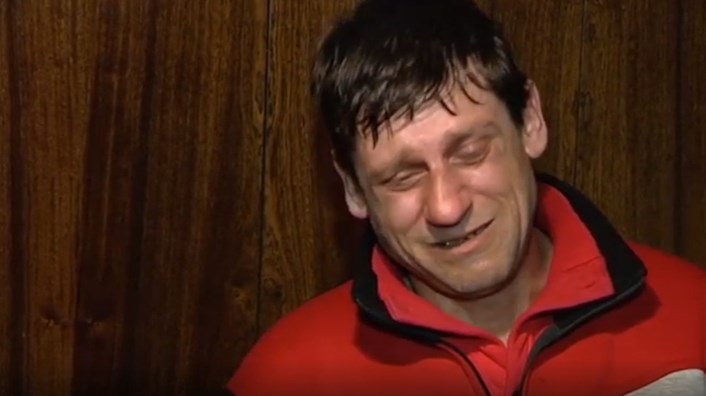 Сълзите от щастие на един баща: Намери се дом за Тодор и четирите му деца! – ВИДЕО