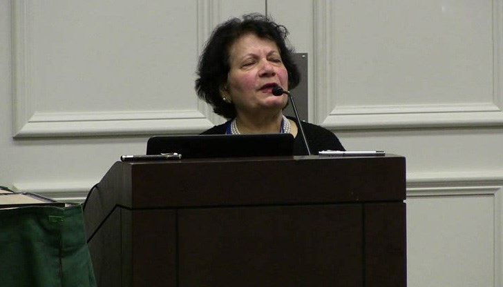 Статия на доктор по молекулярна биология от 2015-та изправя света на нокти в момента