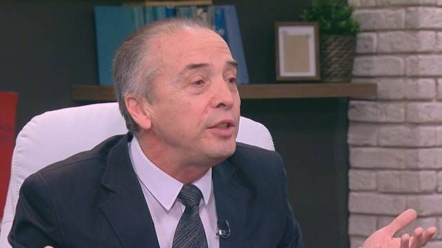 Доц. Мангъров: Нещата у нас ще приключат преди да се натуткаме с ваксините