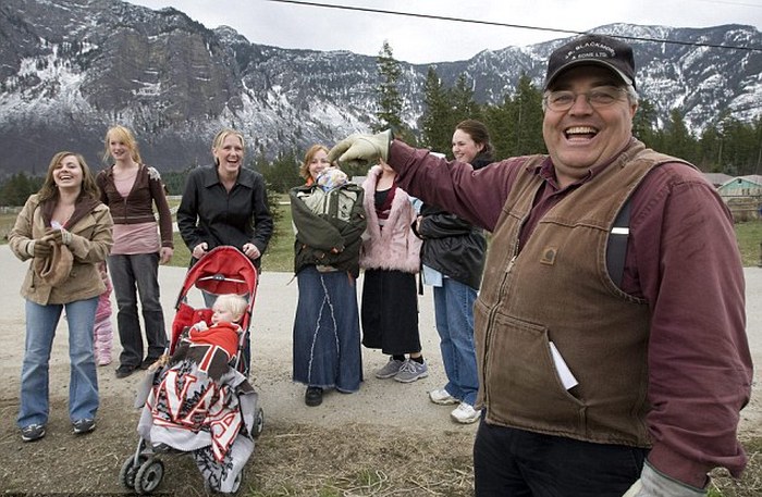 Канадецът има 27 съпруги и 145 деца