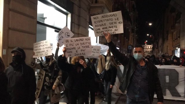 На бунт: Напрежението ескалира в цяла Европа заради К-19