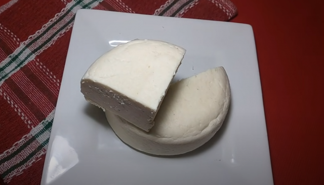 Домашно сирене което се приготвя само от 2 съставки
