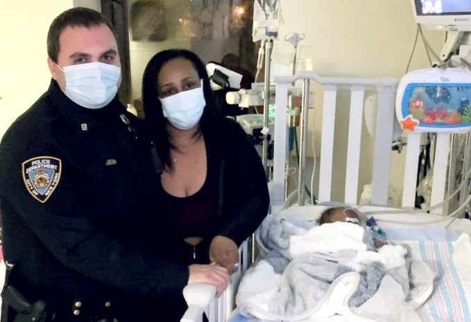 Български полицай спаси бебе в Ню Йорк