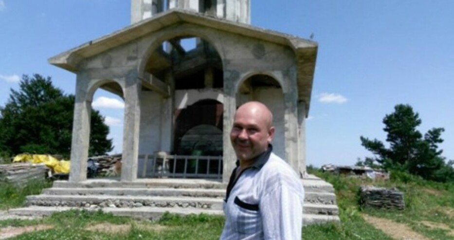 Добрият Наско ли е новият Дядо Добри. Като свят човек върши добри дела. Раздава парите си изкарани от