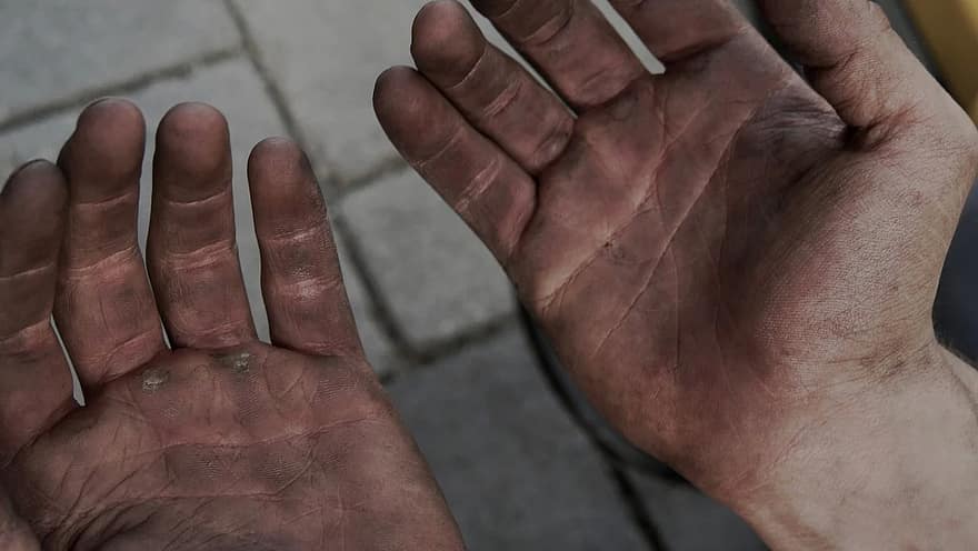 Истинска история която си заслужава да прочетете: Мъж отиде на интервю за работа с мръсни ръце и ето какво се случи!