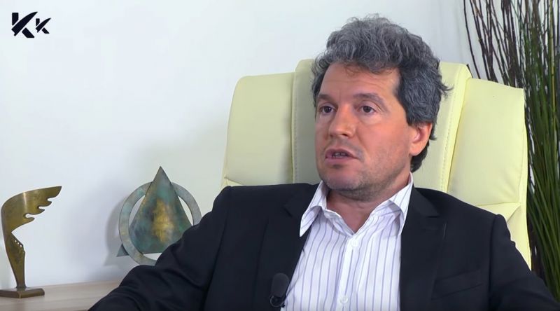 Семейството на Тошко Йорданов се къпе в лукс синът му с кола за 50 бона