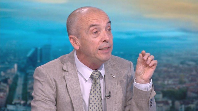 Доц. Мангъров пак изригна: Взеха ни за кръгли идиоти. Хората са в болниците от страх!