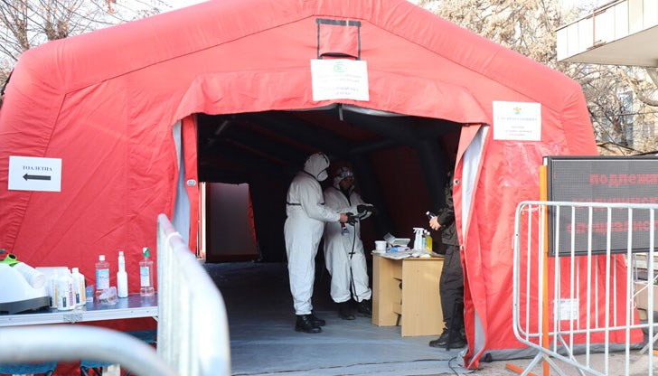 Лекар: Колкото повече се ваксинират толкова повече се заразяват