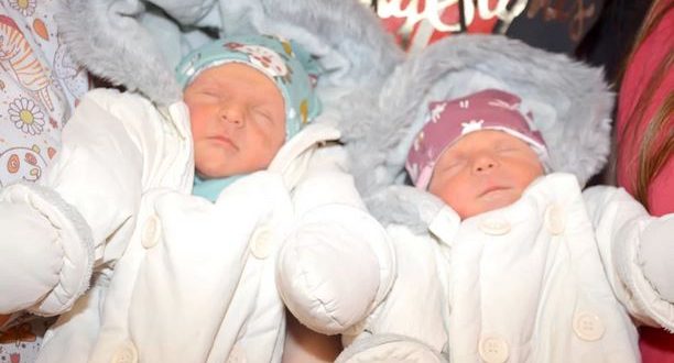 Близнаците Тея и Тео които се родиха естествено – добре дошли