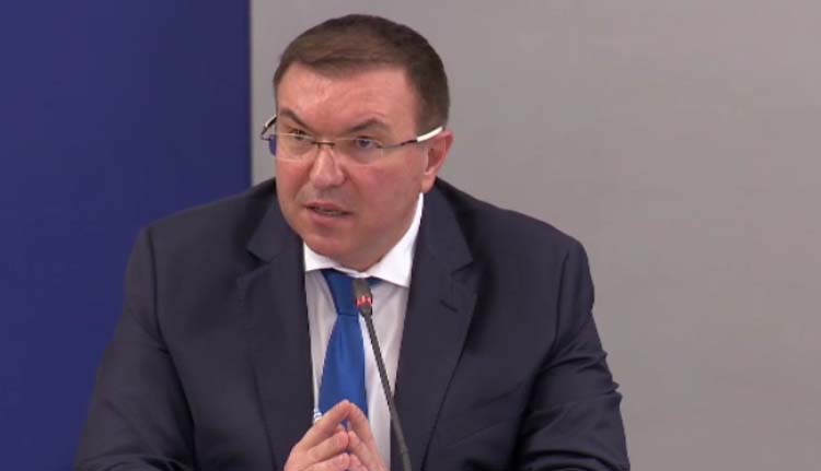 Министър Ангелов: Не е логично поредно „затваряне“ на цялата страна