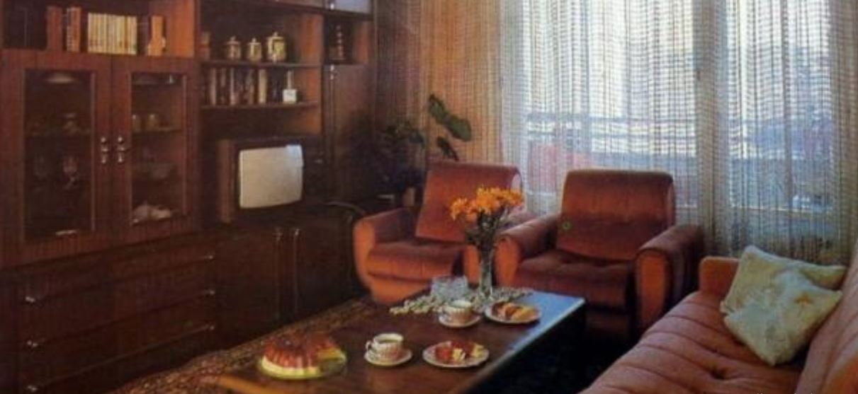 Преди 1989 г. бе непознато да си безработен неграмотен да си затънал в кредити и да се тровиш с имитации на храни