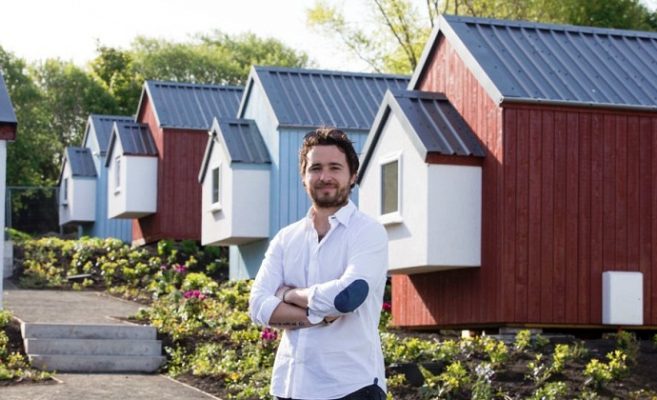 За пример! Бизнесмен построи цяло село за бездомни (Снимки)