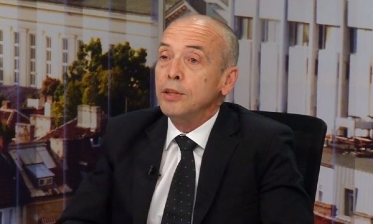 Доц. Мангъров бесен: До дни затварят цялата страна! Колко още ще търпим лъжите им?!