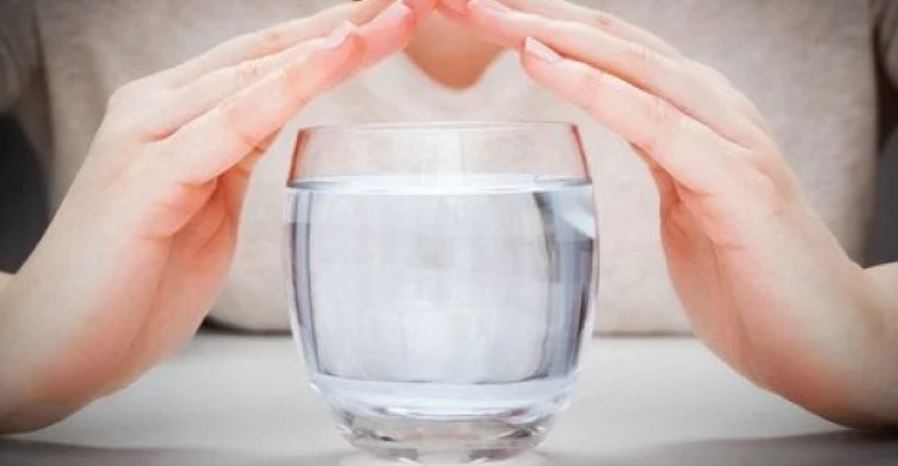 Този ритуал с вода гони черната магия и пречиства дома ви