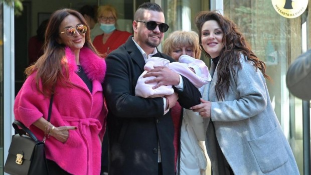 Глория с първи думи след раждането на внучката й