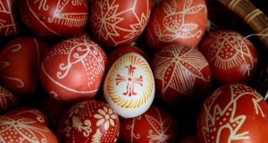 10 начина за боядисване на яйца с които да оберете овациите на Великден!