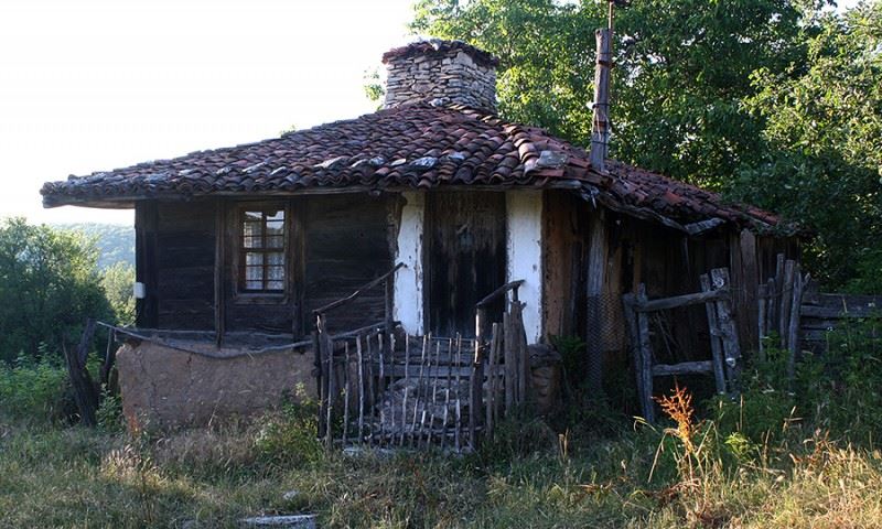 Да се завърнеш в бащината къща и никой да не те чака там…