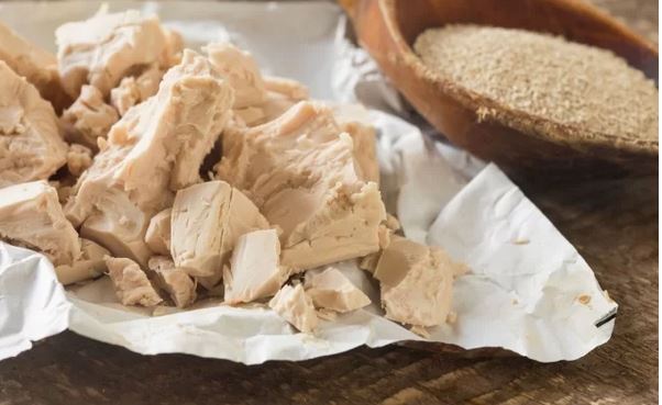 Мая - естествен и ефективен тор за богата реколта! Ето как точно да я използвате в градината!