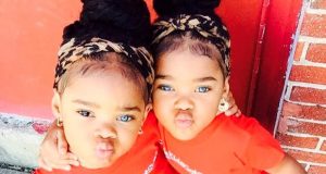 Сестри-близначки покориха интернет с невероятната си външност