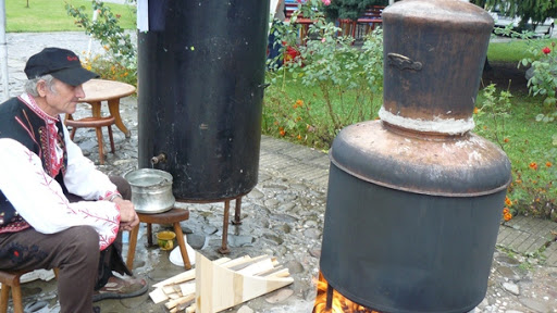 В града се печели двойно на село хапваме солидно и се пие повече ракия